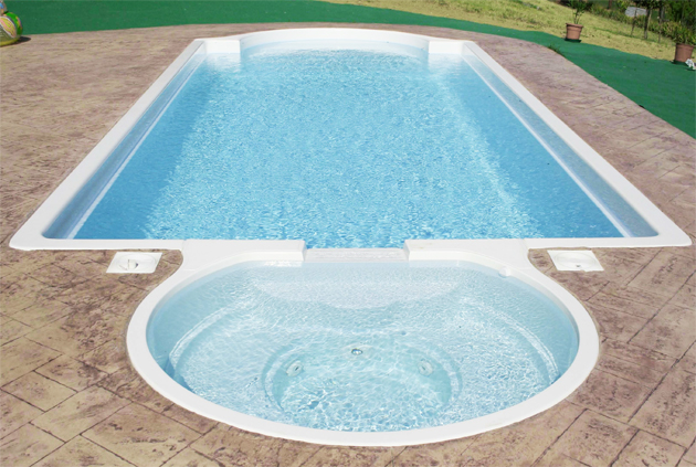 Giardini arredamento: piscina in vetroresina Piscina interrata vetroresina