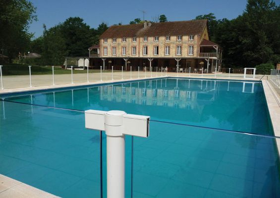 Progetti realizzati 8 - Recinzione di sicurezza per piscina in vetro e alluminio CRYSTAL SHIELD SP03
