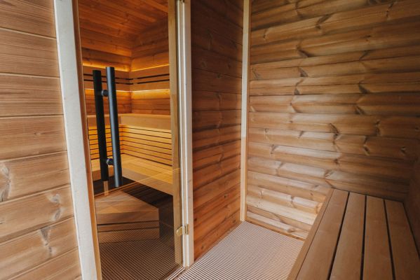 Progetti realizzati 13 - Sauna finlandese da esterno ROUND CUBE DOUBLE 5 posti