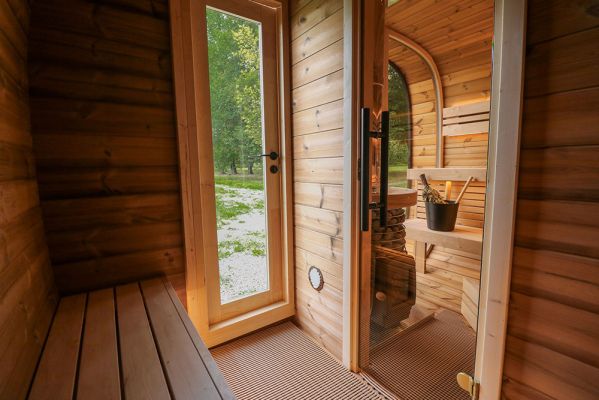 Progetti realizzati 14 - Sauna finlandese da esterno ROUND CUBE DOUBLE 5 posti