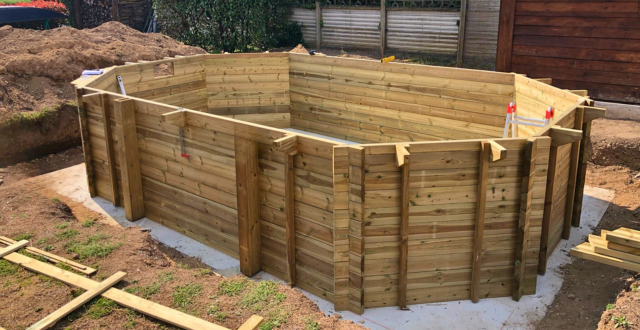 montaggio piscina in legno