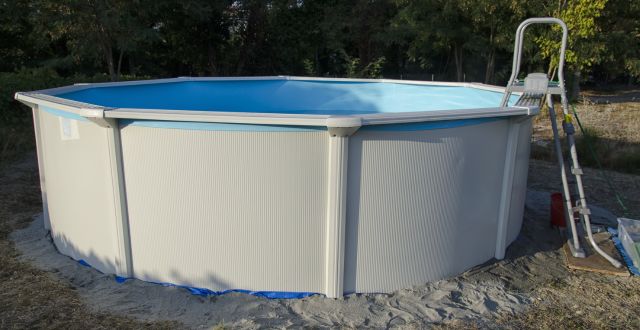 sabbia sotto piscina