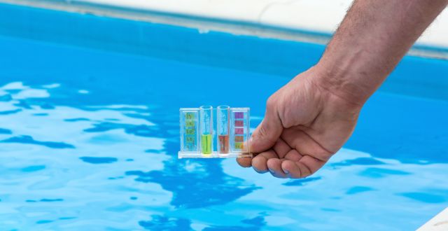 trattamento chimico piscina