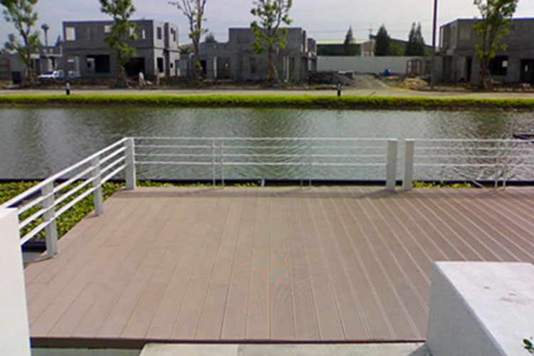 Pavimento decking in WPC
