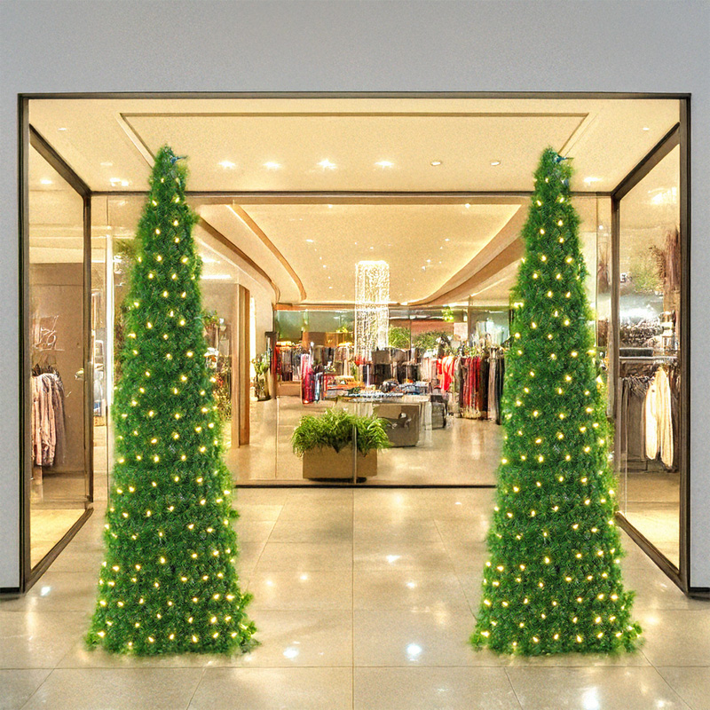 Albero di Natale a forma di cono per decorare ambienti interni