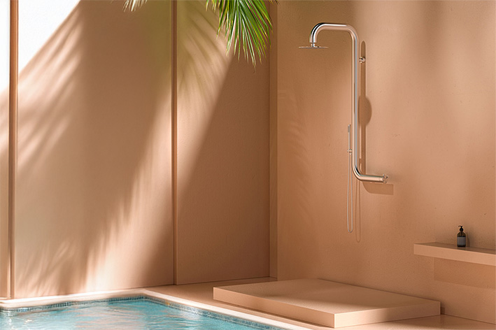 Doccia ad acqua calda e fredda CABRAS in acciaio Inox 316