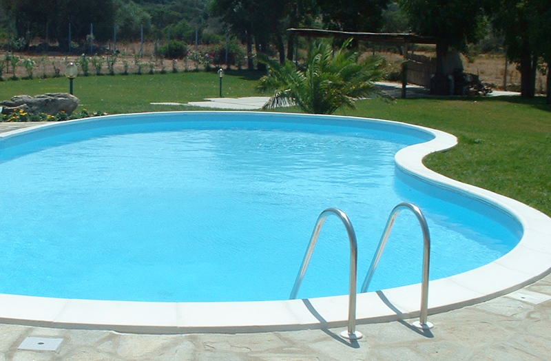 Piscina interrata ITALIKAÂ® Steel Chiocciola in pannelli d'acciaio 7,84 x 3,90 h1,20 mPiscina interrata ITALIKAÂ® Steel CHIOCCIOLA in pannelli d'acciaio 7,53 x 4,30 h1,20 m