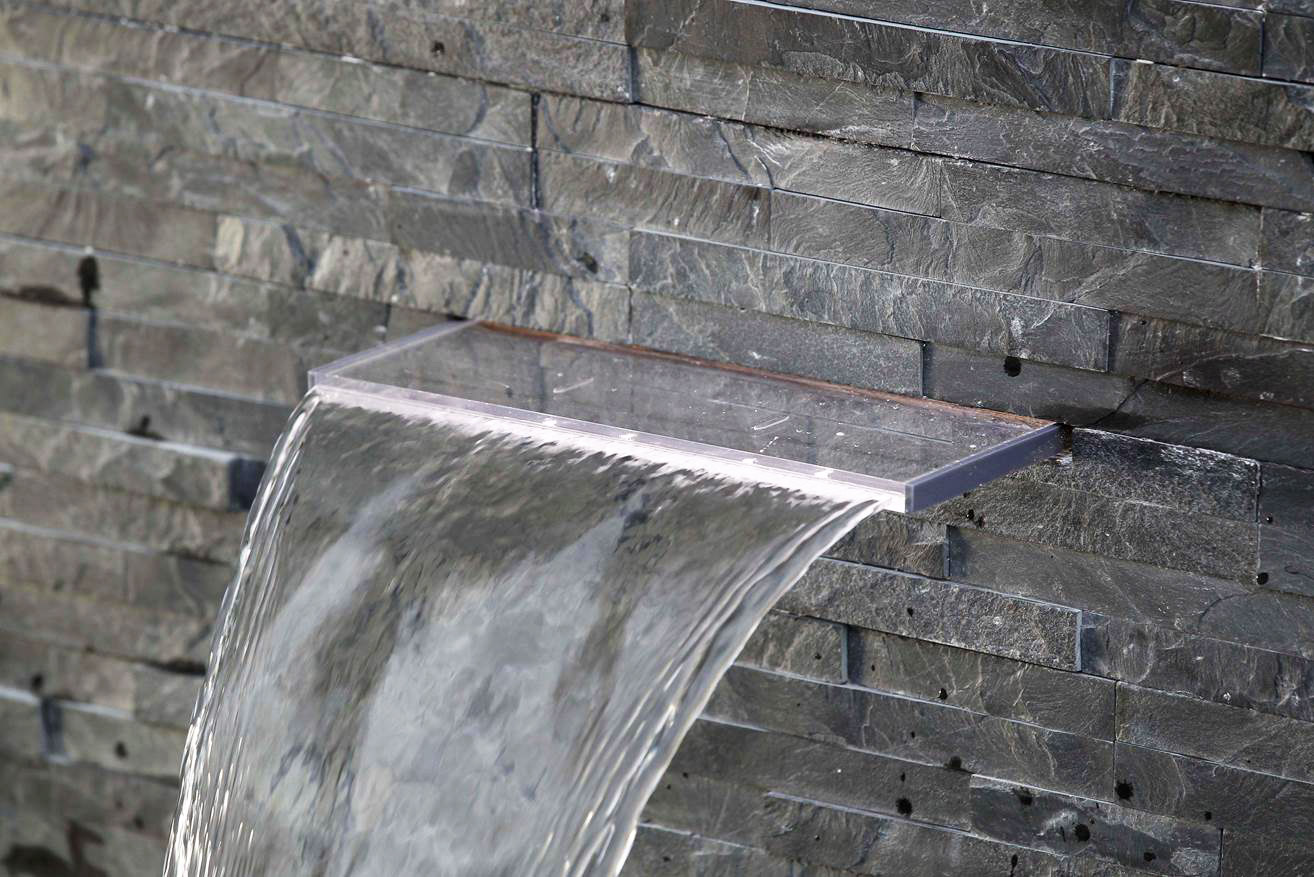 cascata NIagara Wall LED a mezzaluna per piscina