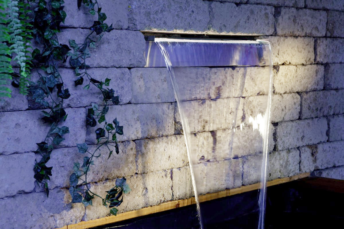 cascata NIagara Wall con illuminazione LED per piscina