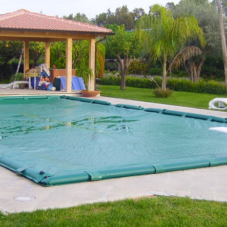 Copertura invernale per piscina con salsicciotti