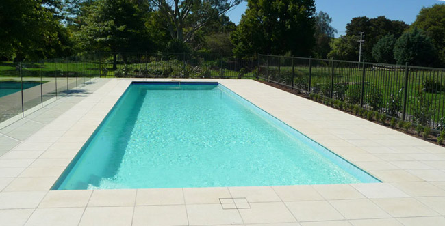 Pavimentazione antiscivolo-spiaggia-per-piscina