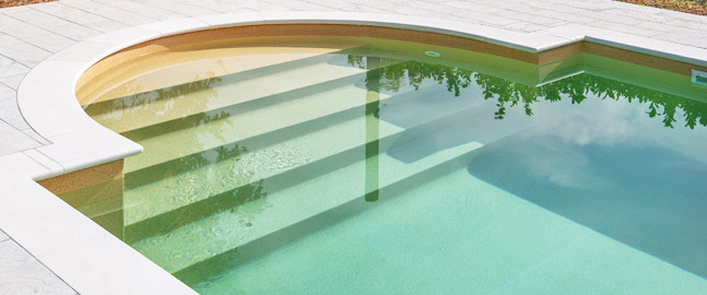 Piscina interrata Italika Steel con scala romana