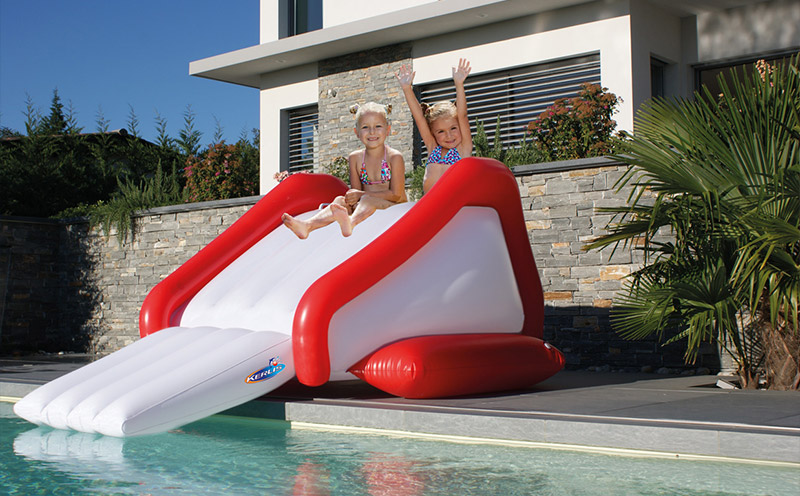 Scivolo gonfiabile TOBO per piscina con idrogetto integrato