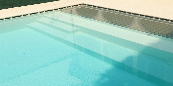 Bordo piatto sabbiato con dentello LAGUNA per piscina