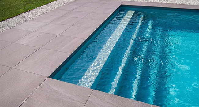 Bordo per piscina in gres SARZANO con finitura CIVETTA