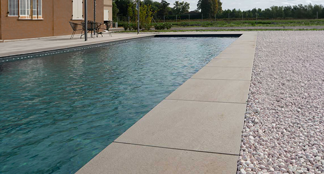 Bordo per piscina in gres SARZANO colore Beige con finitura toro
