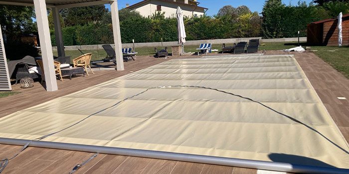 Copertura a barre di Sicurezza per piscina - Polartex® POWERBAR FLAT - 580 g/m² Copertura a barre di Sicurezza per piscina - Polartex® POWERBAR FLAT - 580 g/m²