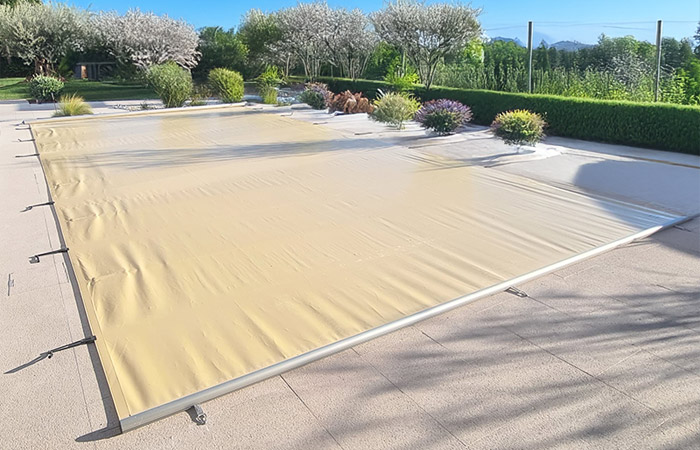 Copertura a barre di Sicurezza per piscina - Polartex® POWERBAR FLAT - 580 g/m² Copertura a barre di Sicurezza per piscina - Polartex® POWERBAR FLAT - 580 g/m²