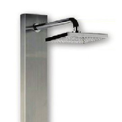 Doccia per piscina STEEL DESIGN con lavapiedi, doccetta e pedana
