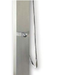 Doccia per piscina STEEL DESIGN con lavapiedi, doccetta e pedana