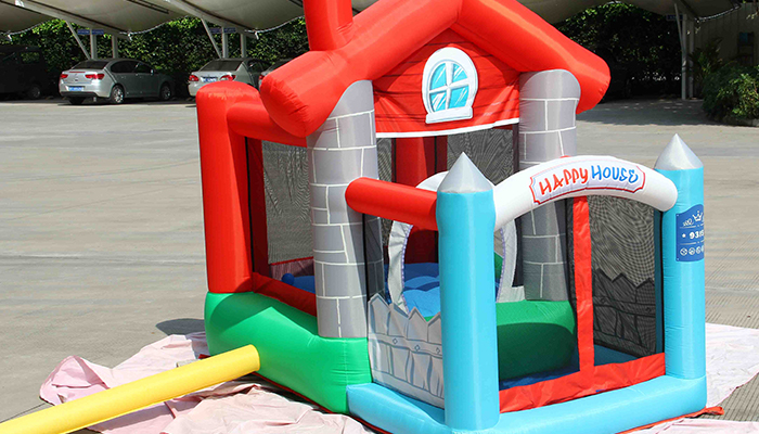 Gioco gonfiabile per bambini da giardino HAPPY CASA