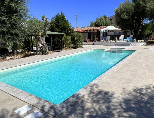 Piscina interrata in pannelli d'acciaio Italika con scala recessa