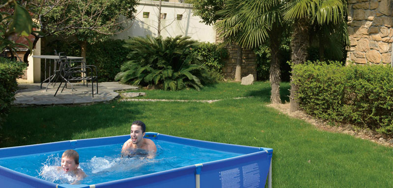 piscina fuori terra con struttura jilong