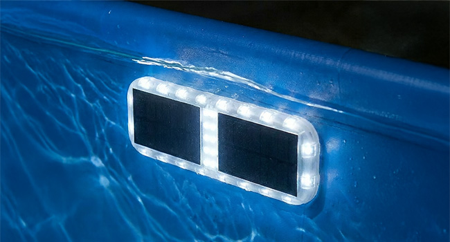 Lampada a LED per piscina con ricarica solare Lampada a LED per piscina con ricarica solare