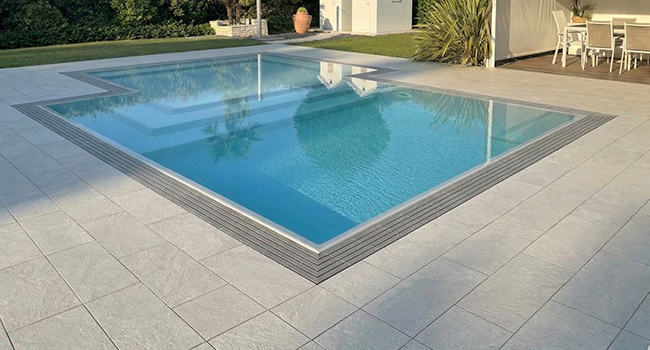 Bordo per piscina in gres SARZANO colore Beige con finitura toro