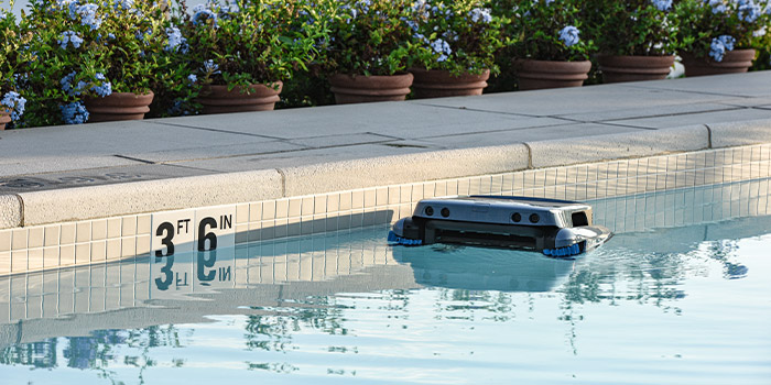 Pulitore di superficie ad energia solare per piscina Beatbot iSkim Ultra
