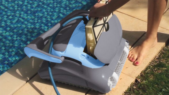 Robot dolphin Zenit Maytronics per piscina