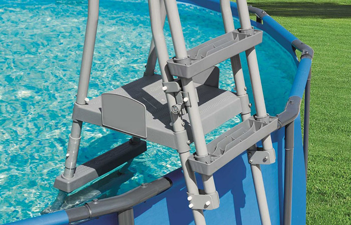 Scaletta di sicurezza per piscina fuori terra a 4 gradini h. 1,32 m - con piattaforma