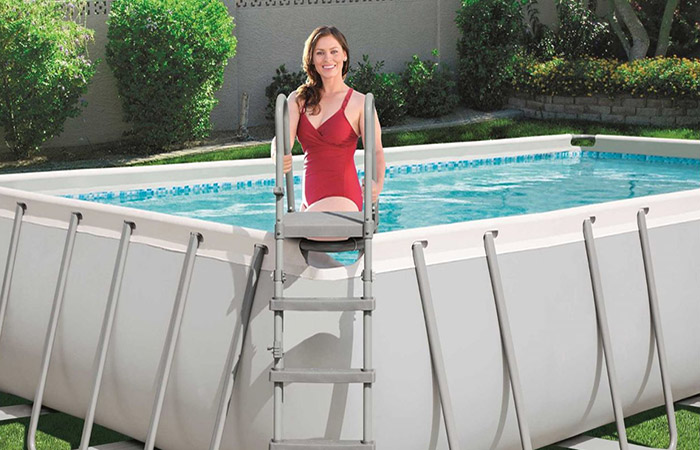Scaletta di sicurezza per piscina fuori terra a 4 gradini h. 1,32 m - con piattaforma