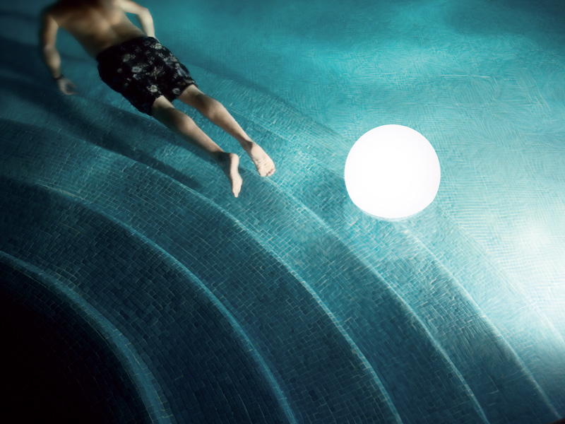 Luce galleggiante per piscina multicolor