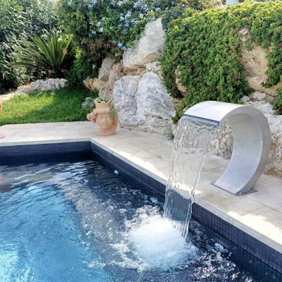 Progetti realizzati 0 - Cascata MAMBA mezzaluna per piscina