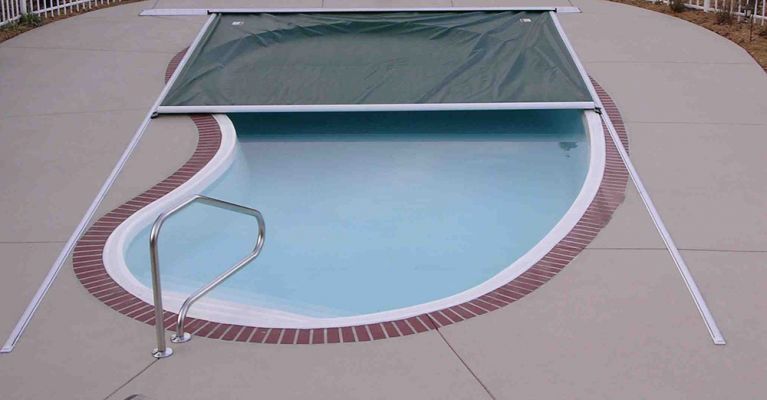 Progetti realizzati 6 - Copertura di Sicurezza per piscina Polartex® 4 SEASONS MIDDLETRACK automatica