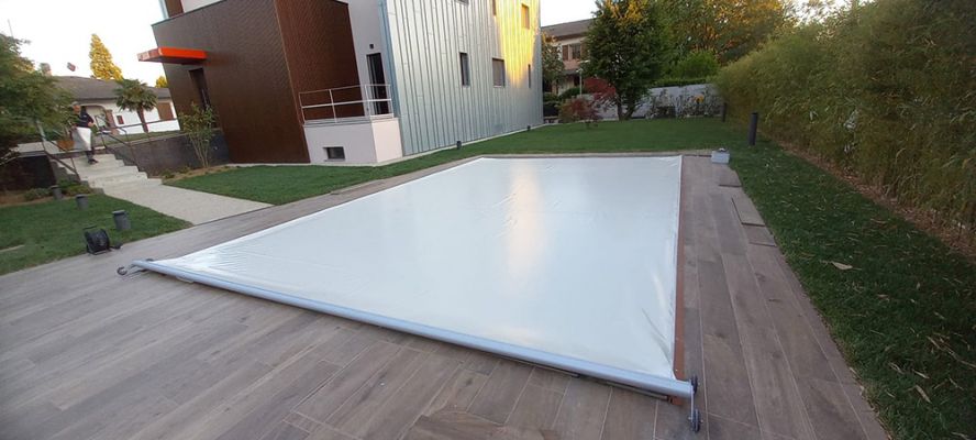 Progetti realizzati 7 - Copertura di Sicurezza per piscina Polartex® 4 SEASONS MIDDLETRACK automatica