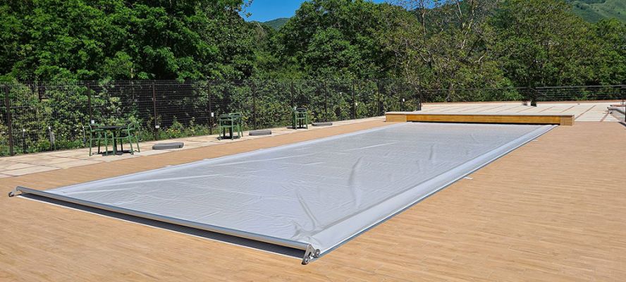Progetti realizzati 9 - Copertura di Sicurezza per piscina Polartex® 4 SEASONS TOPTRACK automatica