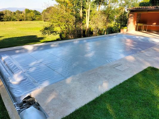 Progetti realizzati 4 - Copertura di Sicurezza per piscina Polartex® 4 SEASONS UNDERTRACK automatica