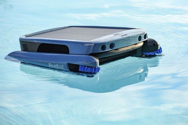 Foto clienti 0 - Pulitore di superficie ad energia solare per piscina Beatbot iSkim Ultra