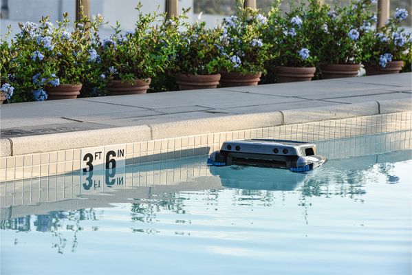 Foto clienti 1 - Pulitore di superficie ad energia solare per piscina Beatbot iSkim Ultra