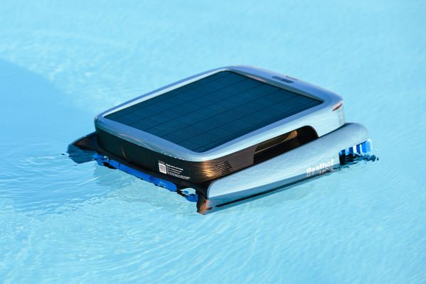 Foto clienti 2 - Pulitore di superficie ad energia solare per piscina Beatbot iSkim Ultra