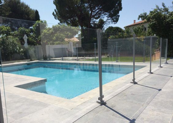 Progetti realizzati 4 - Recinzione di sicurezza per piscina in vetro e alluminio CRYSTAL SHIELD SP03