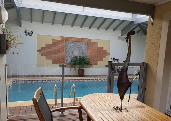 Progetti realizzati 5 - Recinzione di sicurezza per piscina in vetro e alluminio CRYSTAL SHIELD SP03