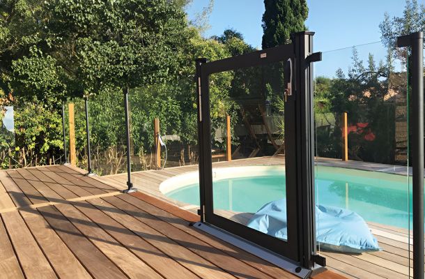 Foto clienti 2 - Recinzione di sicurezza per piscina in vetro e alluminio CRYSTAL SHIELD SP03