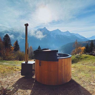 Progetti realizzati 5 - Tinozza idromassaggio in legno e vetroresina NETTUNO Ø 1,80 m con stufa esterna