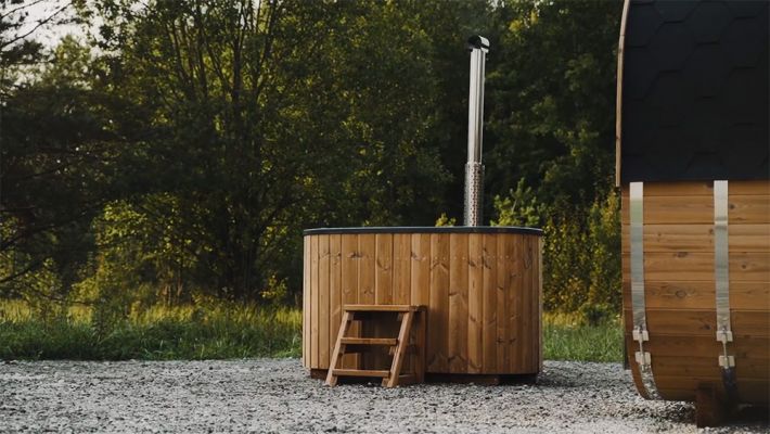 Progetti realizzati 8 - Tinozza idromassaggio in legno e vetroresina LIVIA 1,85 x 0,95 m con stufa esterna